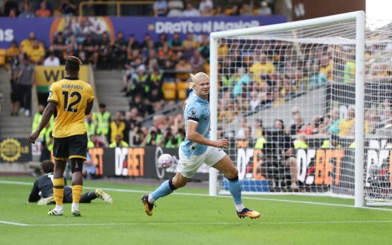 Man City Battles Wolves: Title Race on the Line